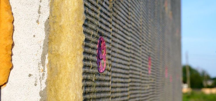 Homlokzati kőzetgyapot rétegrend dűbelekkel: kőzetgyapot szigetelés hátrányai és kezelési megoldások