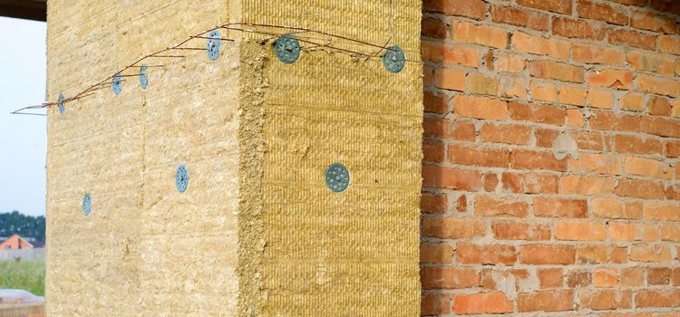 Kőzetgyapot szigetelés téglafalon dűbeles rögzítéssel – tartós, stabil rendszer