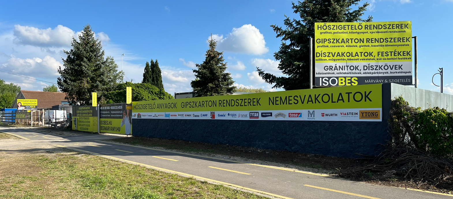 hőszigetelő rendszerek telephely Debrecenben bejárat és raktár